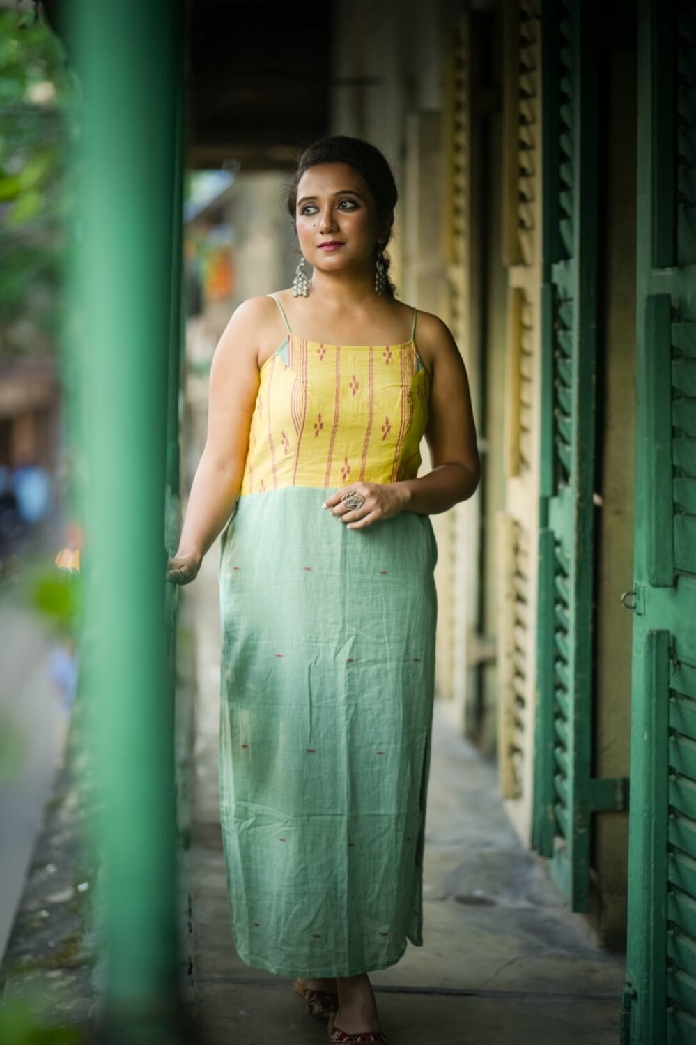 Jamdani noodle strap backless dress