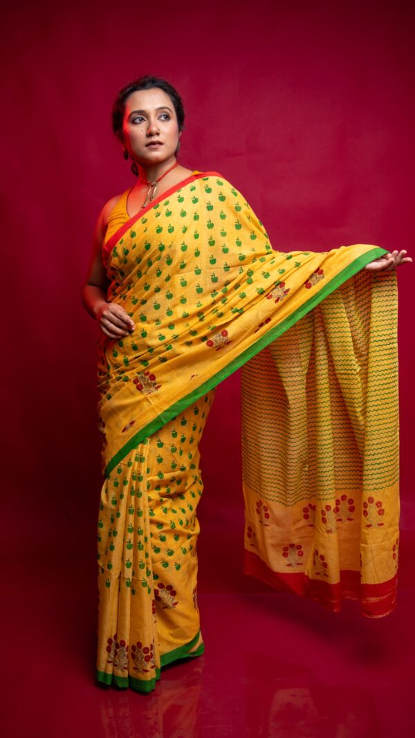 Apple Orchard Chhapa Pujor Saree