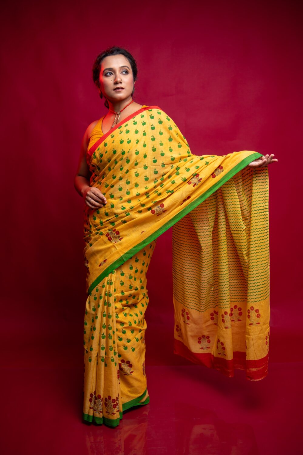 Apple Orchard Chhapa Pujor Saree